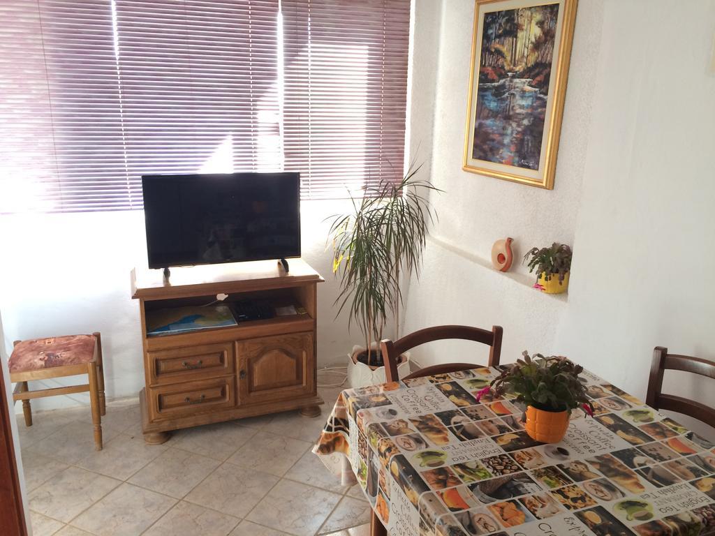 Apartmani Adriatic Ana Новалья Экстерьер фото